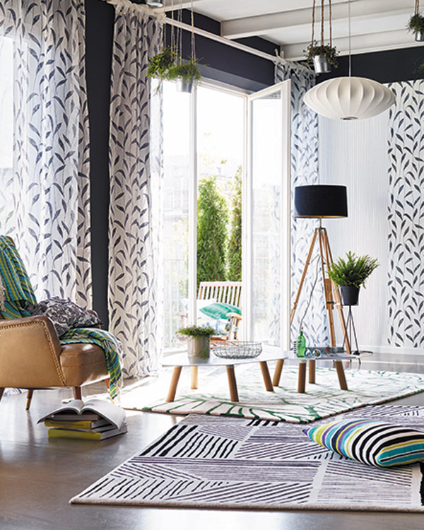Rideau design blanc et noir a imprimé floral par Esprit Home Rideau design blanc et noir a imprimé floral par Esprit Home