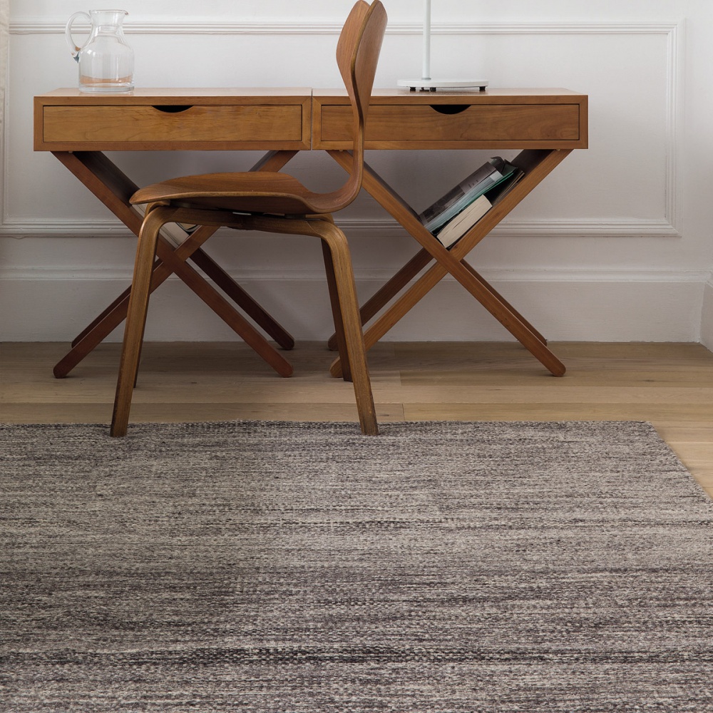 Tapis beige fin en laine par Ligne Pure Tapis beige fin en laine par Ligne Pure