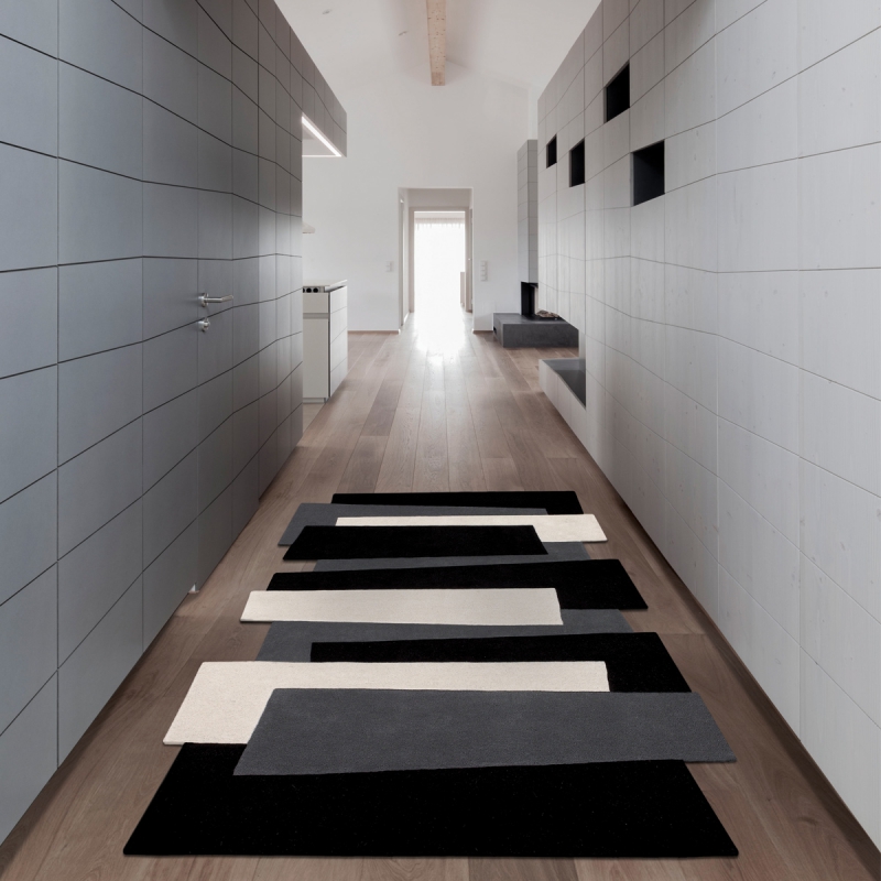 tapis-sur-mesure-gris-en-viscose-a-carreaux-fait-main-par-ligne-pure