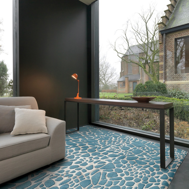 tapis-sur-mesure-bleu-a-ecailles-en-laine-et-viscose-stream-par-angelo