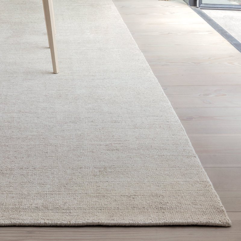 Tapis de de luxe design beige en soie de bambou et laine