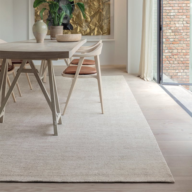 Tapis de de luxe design beige en soie de bambou et laine