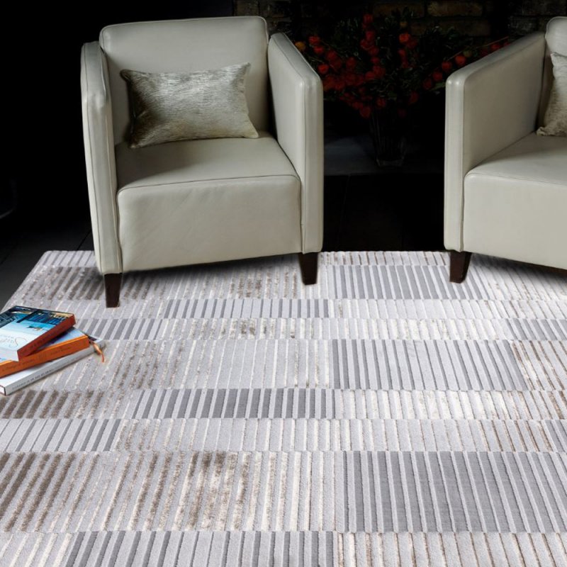 Tapis haut de gamme beige et gris aux motifs rectilignes par Joseph Lebon