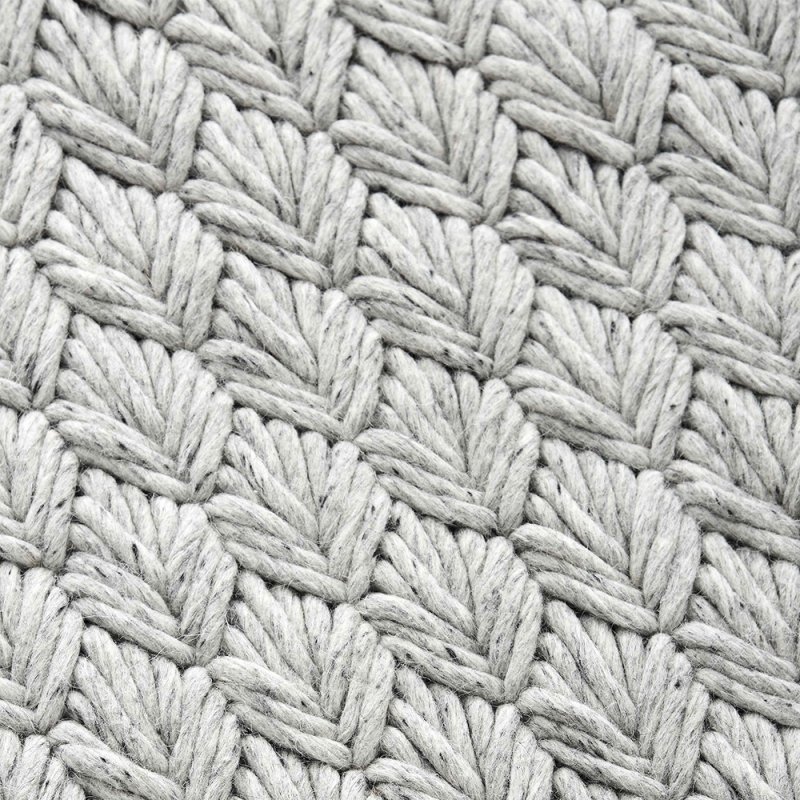 Tapis broderie en laine gris Chaddar par Gan Rugs