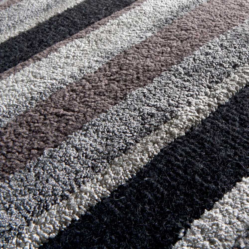Tapis de luxe rectangulaire en laine et viscose rayé dans les tons gris par Ligne Pure
