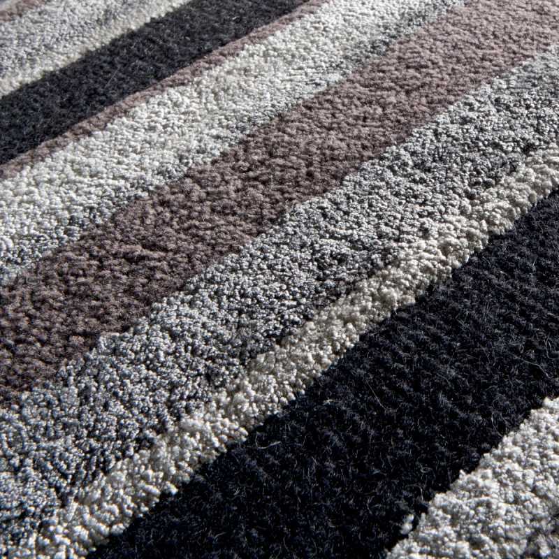 Tapis de luxe rectangulaire en laine et viscose rayé dans les tons gris par Ligne Pure