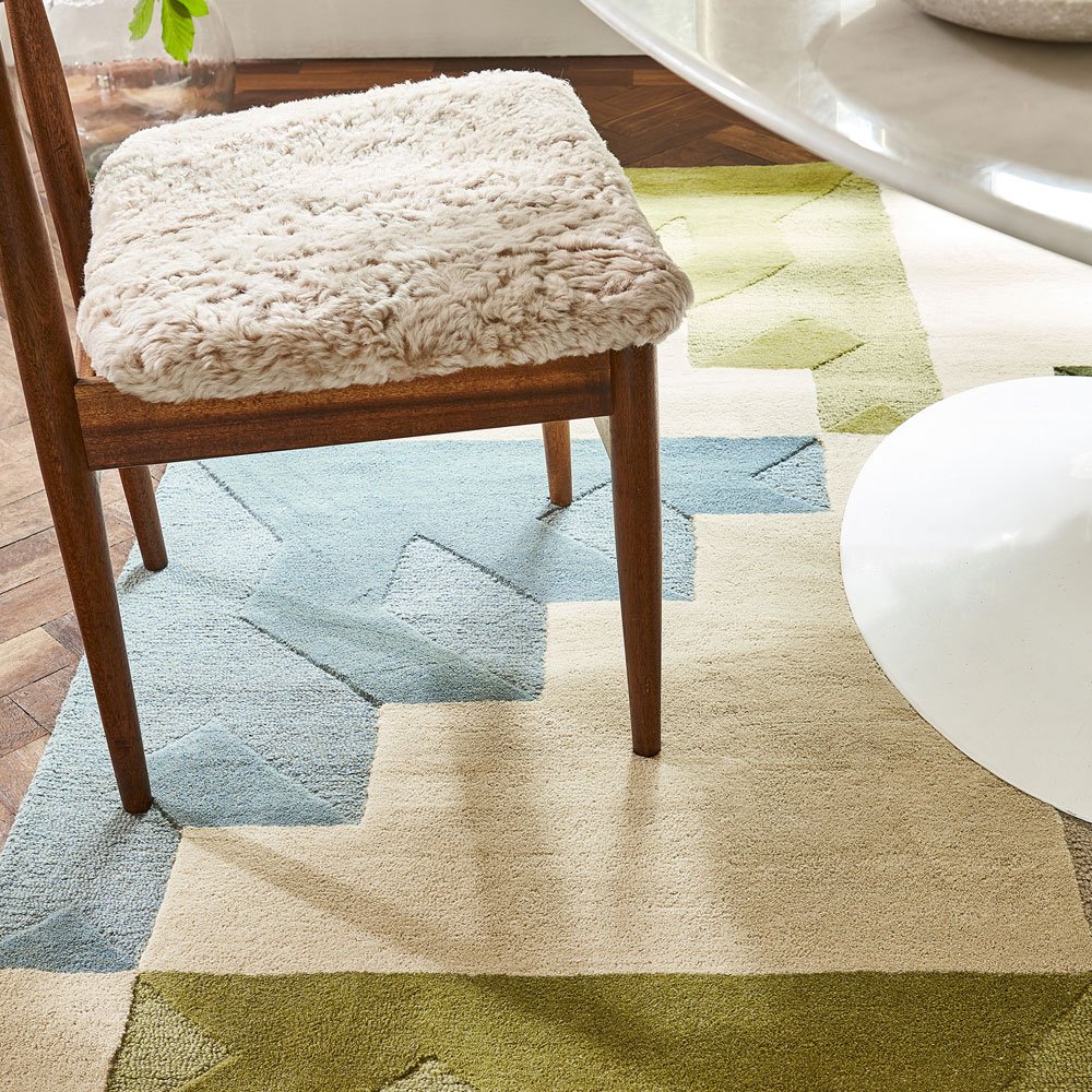 Tapis 100% laine vert, bleu, gris et ivoire Mehari Lime par Harlequin