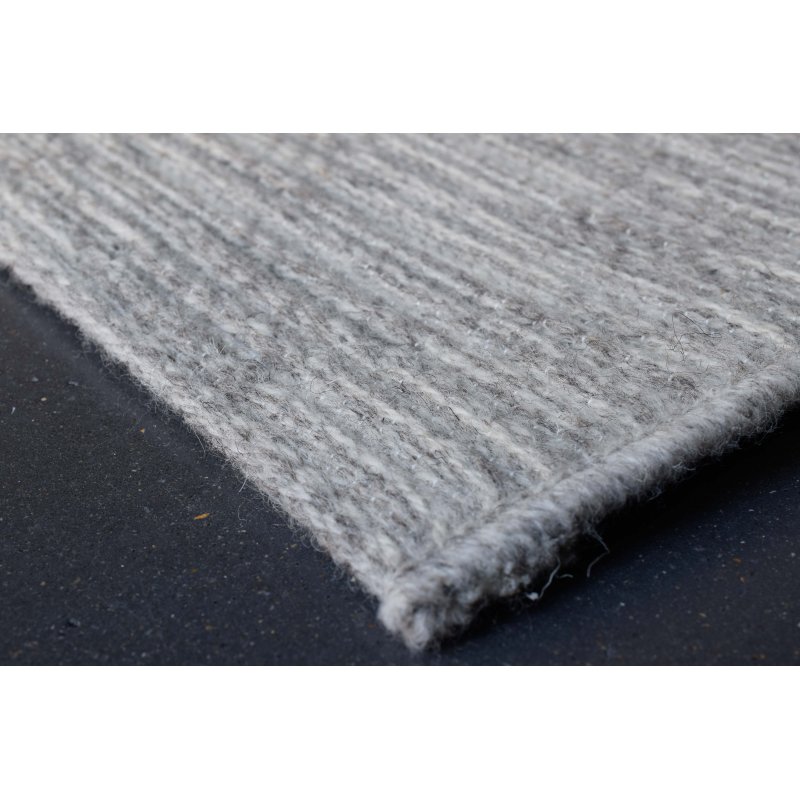Tapis en laine beige aux effets tricotés par RAGOLLE