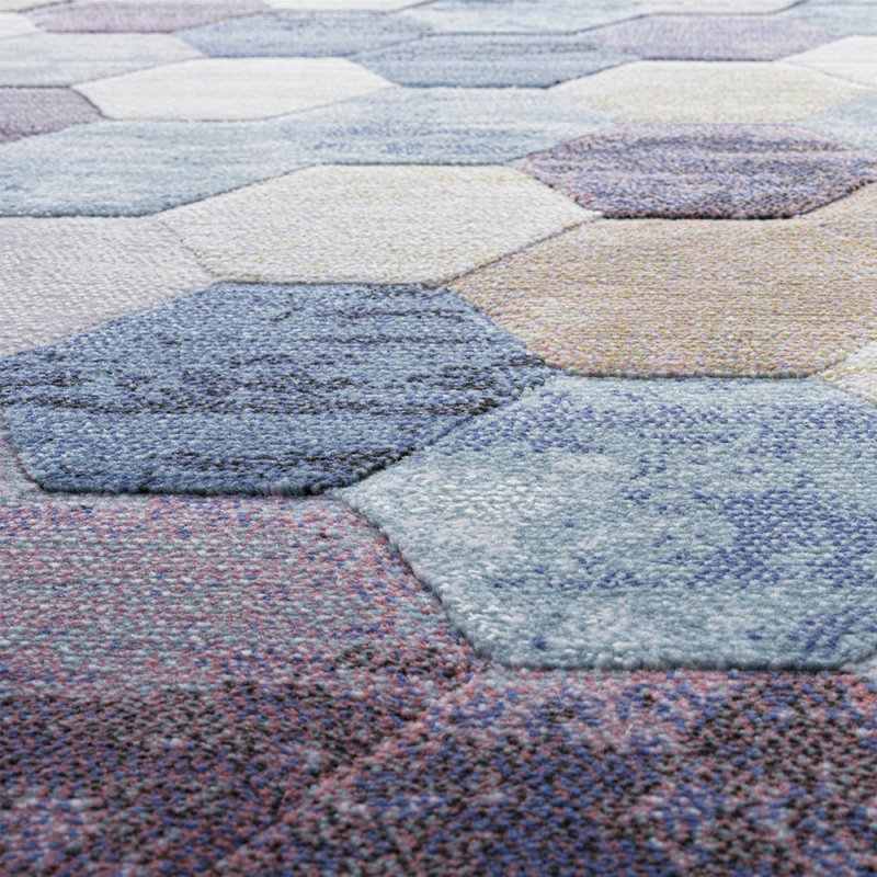 Tapis design aux motifs hexagonaux multicolore