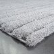 Tapis moderne gris à rayures texturées