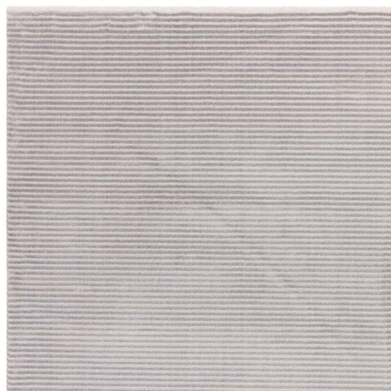 Tapis doux gris argenté à rayures par Joseph Lebon