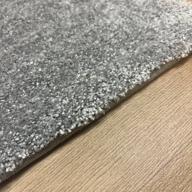 Echantillon tapis sur mesure DIEGO finition surjet