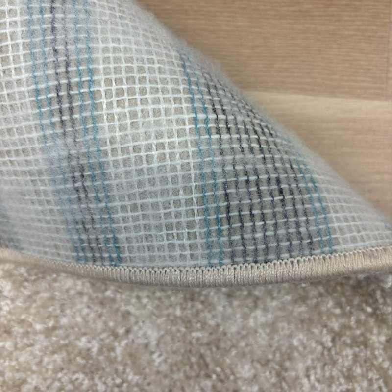Tapis moelleux sur mesure ivoire anti tache en polyester