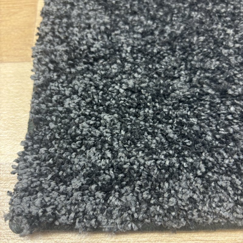 Tapis moelleux sur mesure gris foncé anti tache en polyester