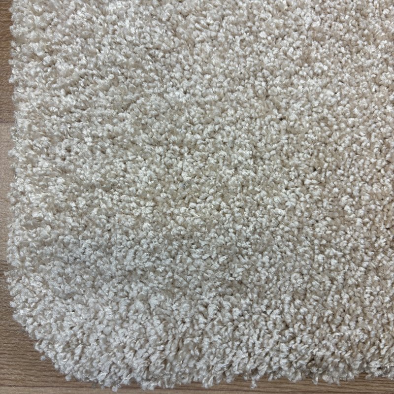Tapis doux et moelleux sur mesure ivoire anti tache en polyester