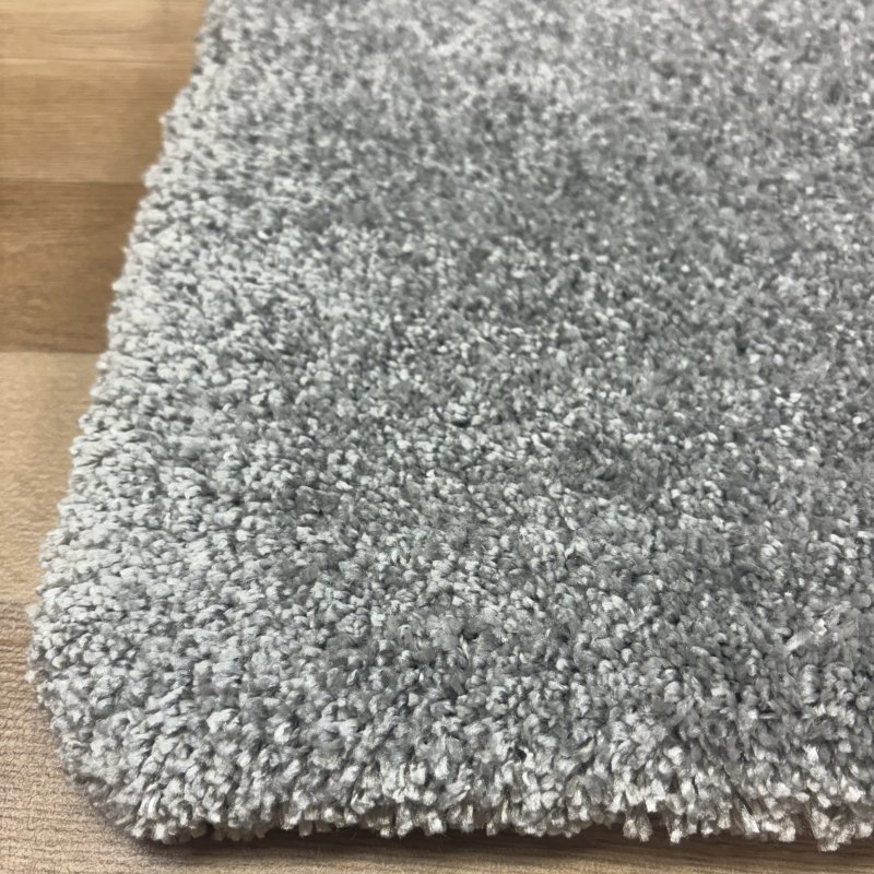 Tapis doux et moelleux sur mesure gris clair anti tache en polyester