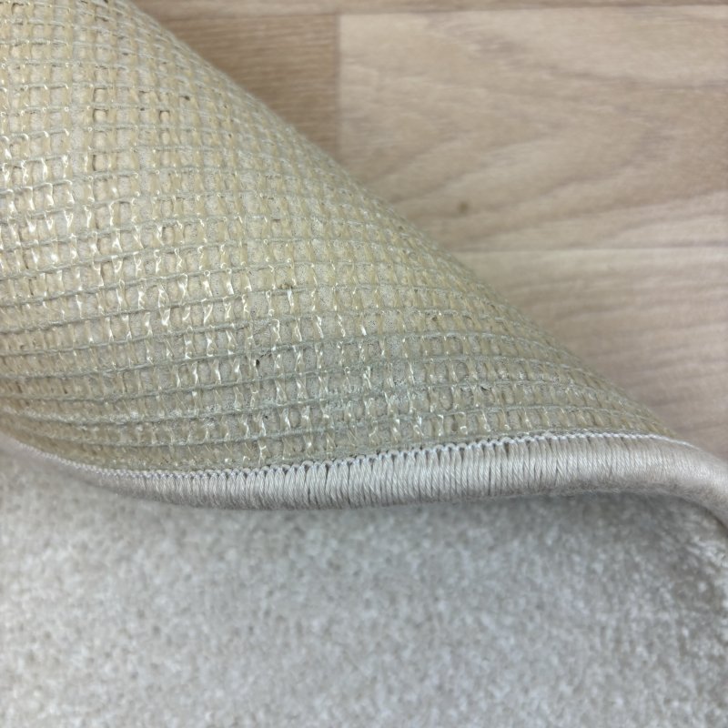 Tapis sur mesure ivoire anti taches 100% polypropylène