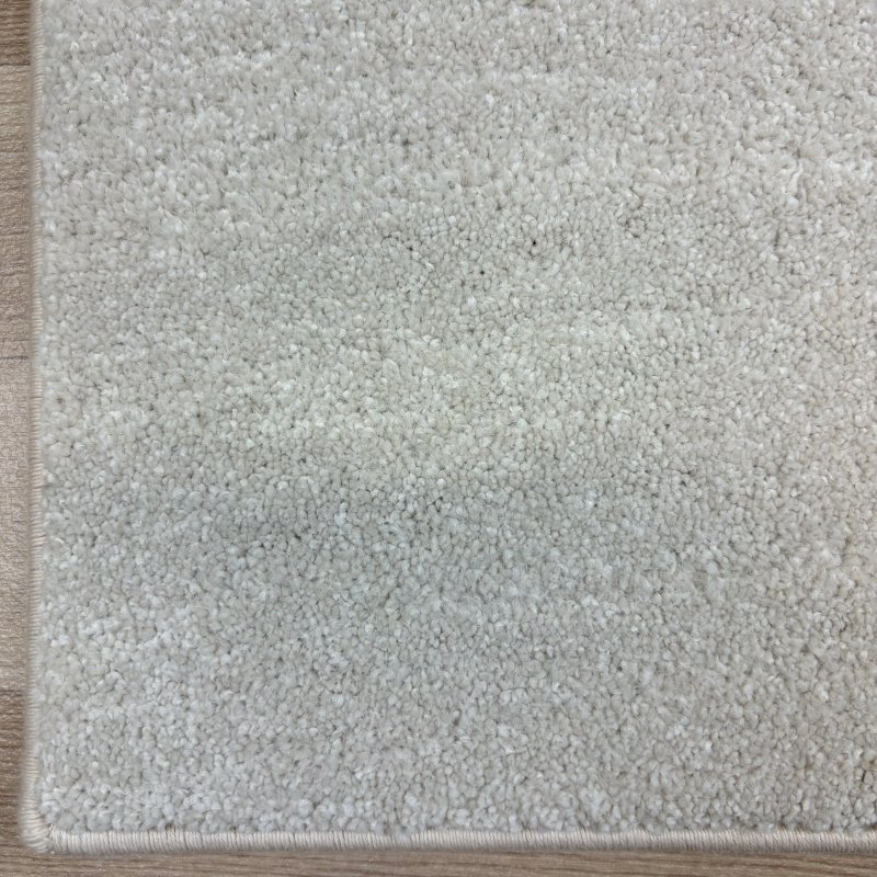 Tapis sur mesure ivoire anti taches 100% polypropylène