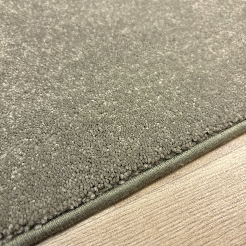 Tapis sur mesure beige anti taches 100% polypropylène