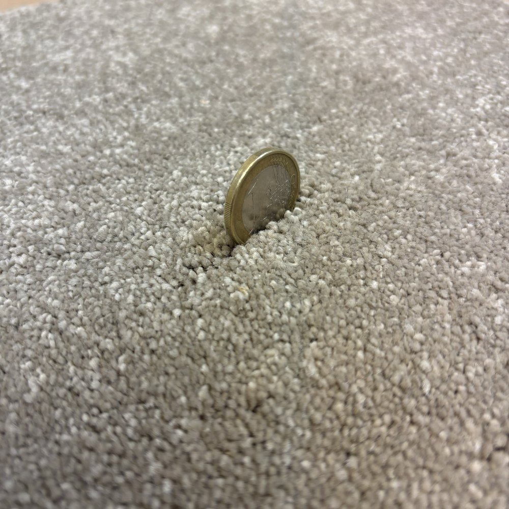 Tapis sur mesure beige anti taches 100% polypropylène