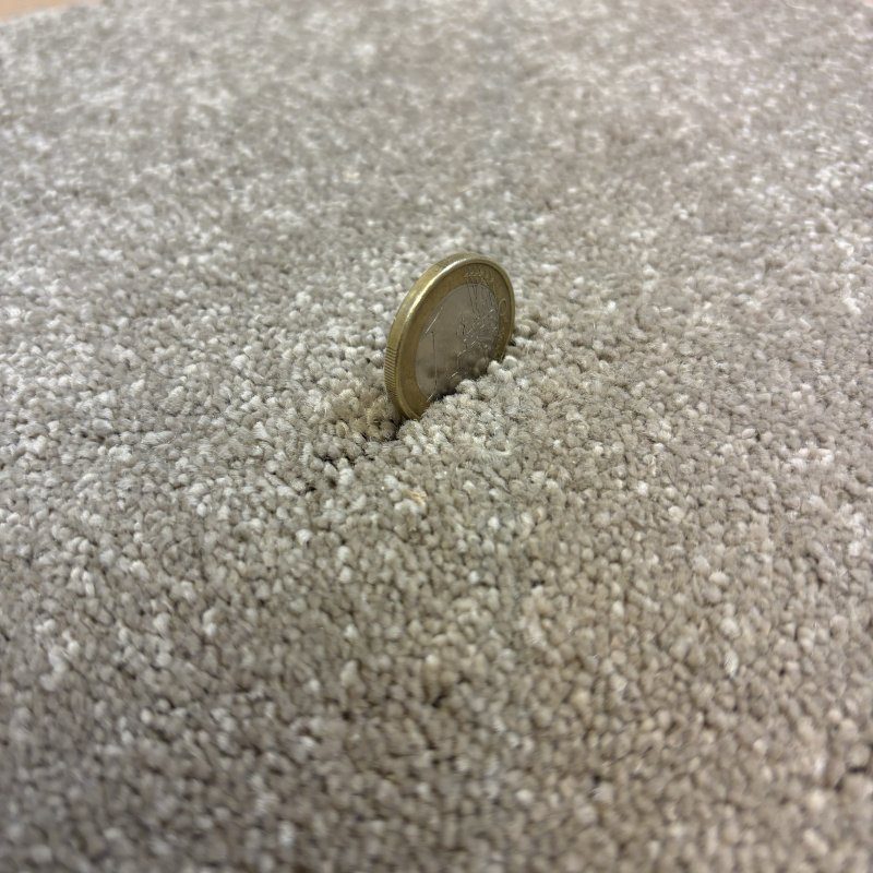 Tapis sur mesure beige anti taches 100% polypropylène