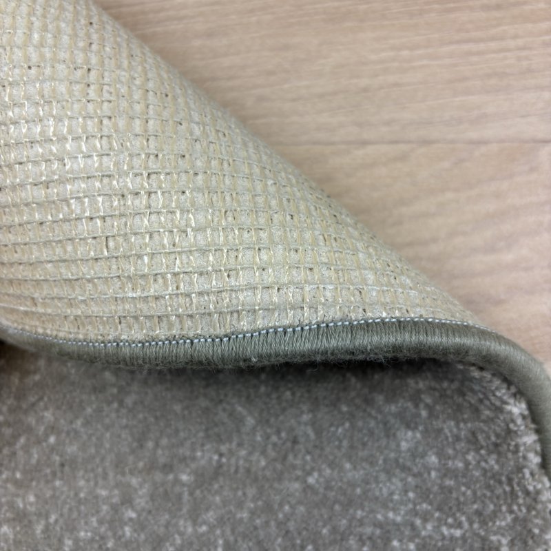 Tapis sur mesure beige anti taches 100% polypropylène