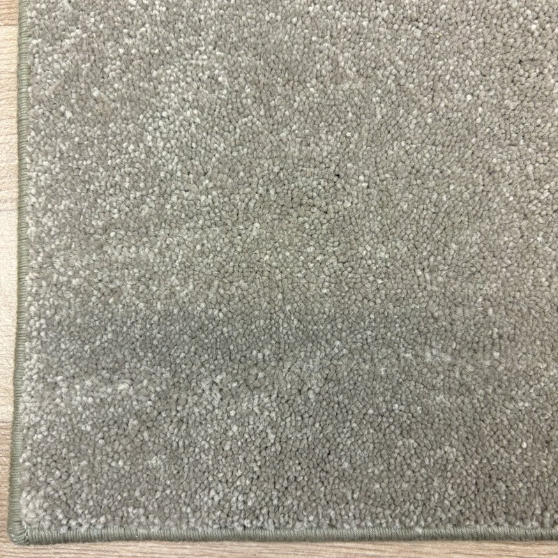 Tapis sur mesure beige anti taches 100% polypropylène