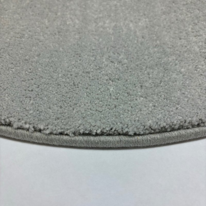 Tapis sur mesure rond gris clair anti taches