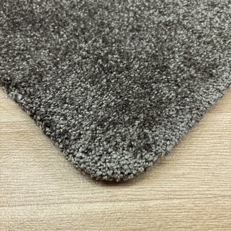 Tapis sur mesure moelleux gris anthracite 100% polyester