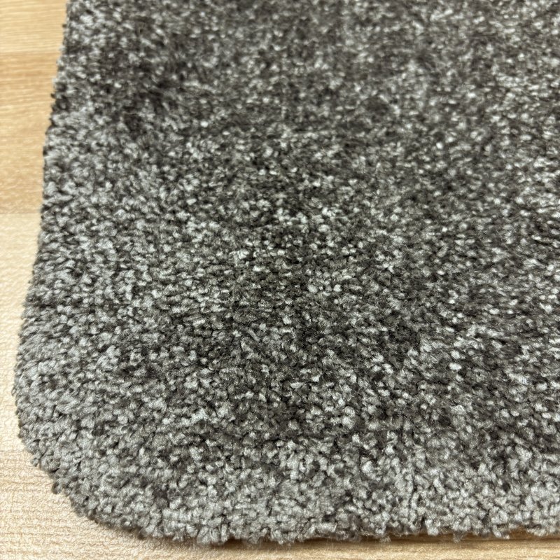 Tapis sur mesure moelleux gris anthracite 100% polyester