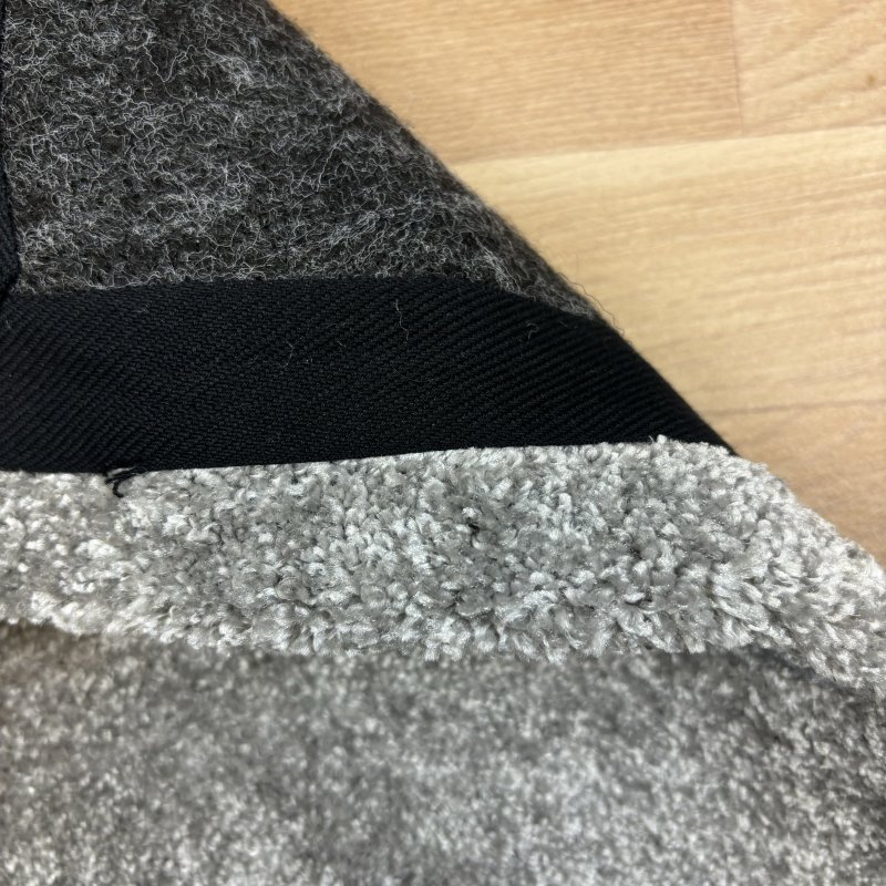 Tapis sur mesure moelleux gris clair 100% polyester