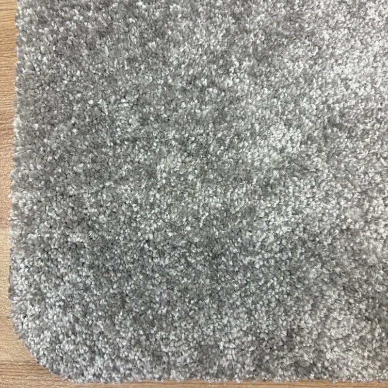 Tapis sur mesure moelleux gris clair 100% polyester