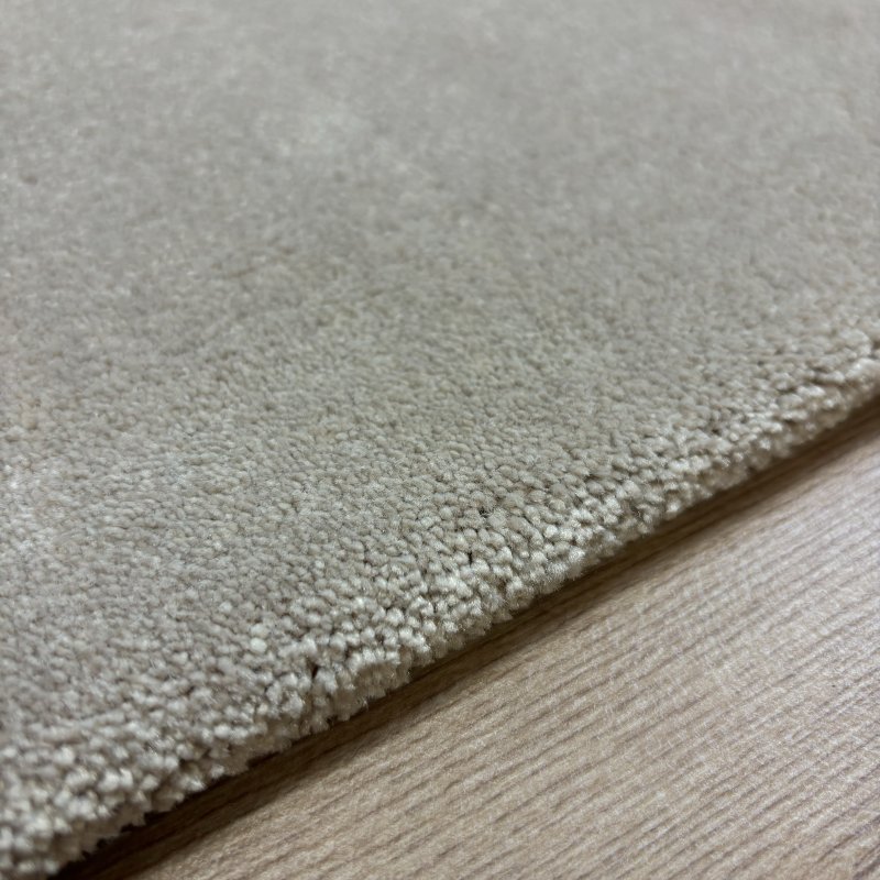 Tapis sur mesure très doux beige effet viscose