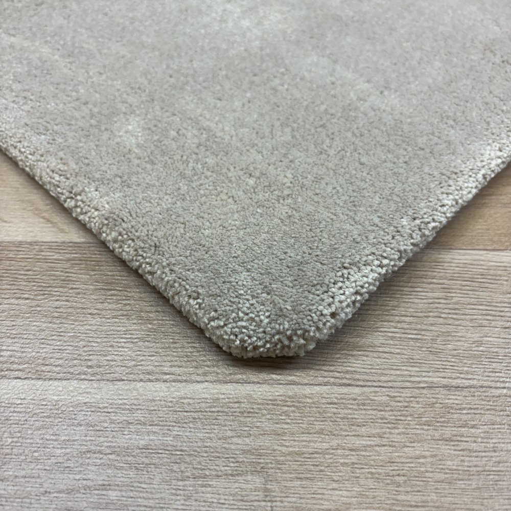 Tapis sur mesure très doux beige effet viscose