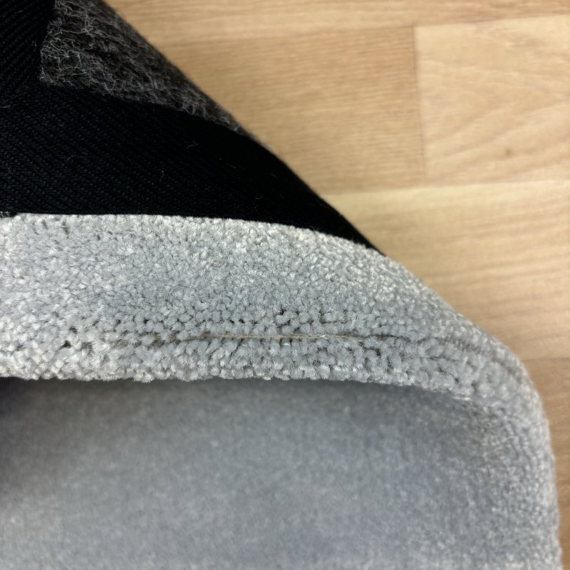 Tapis sur mesure très doux gris clair effet viscose