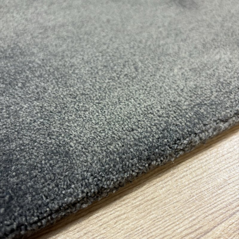 Tapis sur mesure très doux gris anthracite effet viscose