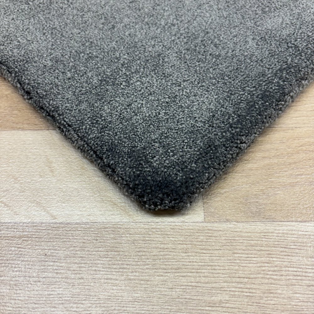 Tapis sur mesure très doux gris anthracite effet viscose