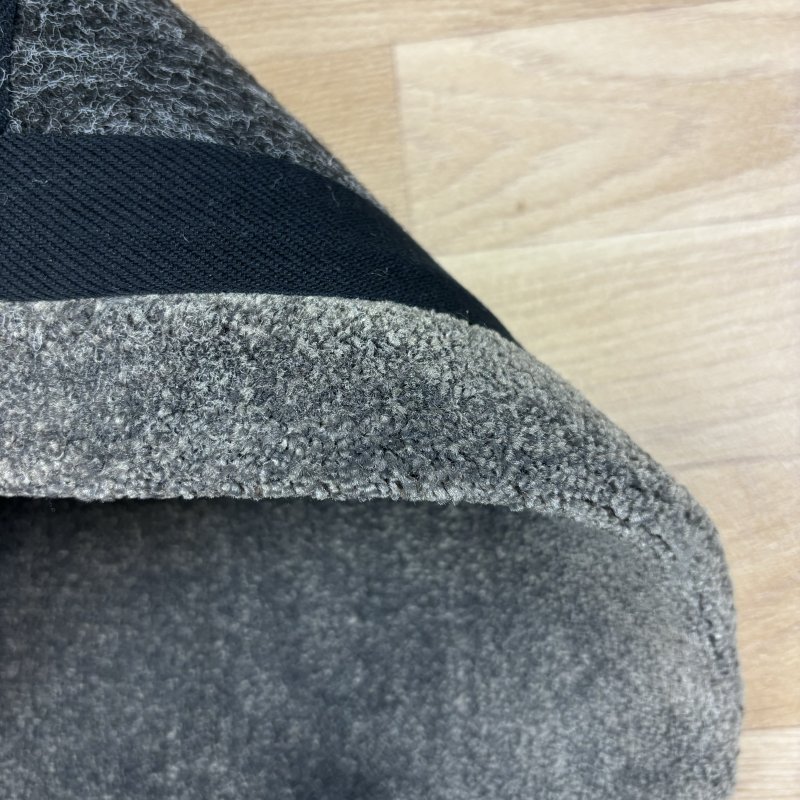 Tapis sur mesure très doux gris anthracite effet viscose