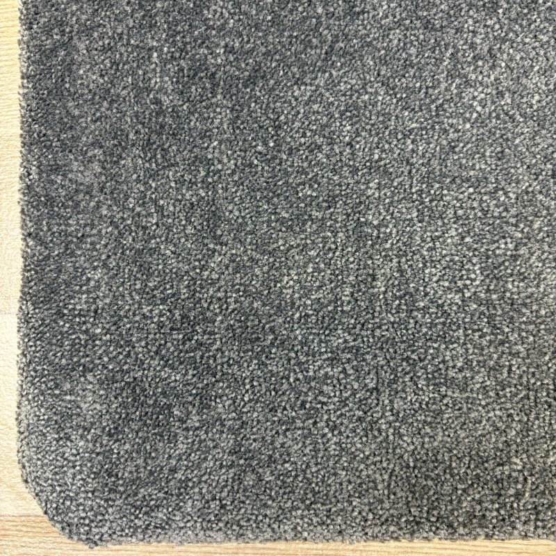 Tapis sur mesure très doux gris anthracite effet viscose