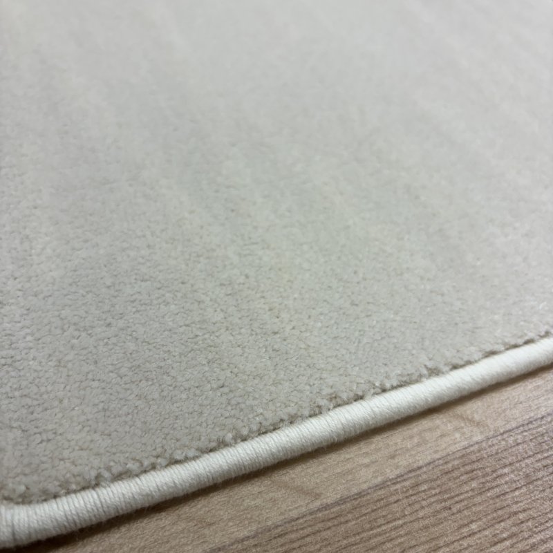 Tapis sur mesure très doux ivoire effet viscose 100% polyamide