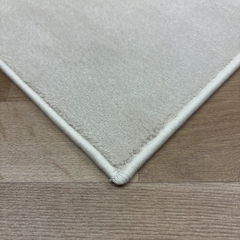 Tapis sur mesure très doux ivoire effet viscose 100% polyamide