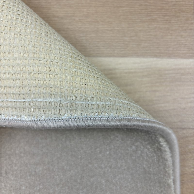 Tapis sur mesure très doux beige effet viscose 100% polyamide