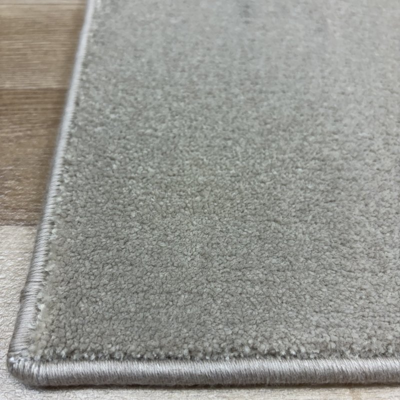 Tapis sur mesure très doux beige effet viscose 100% polyamide