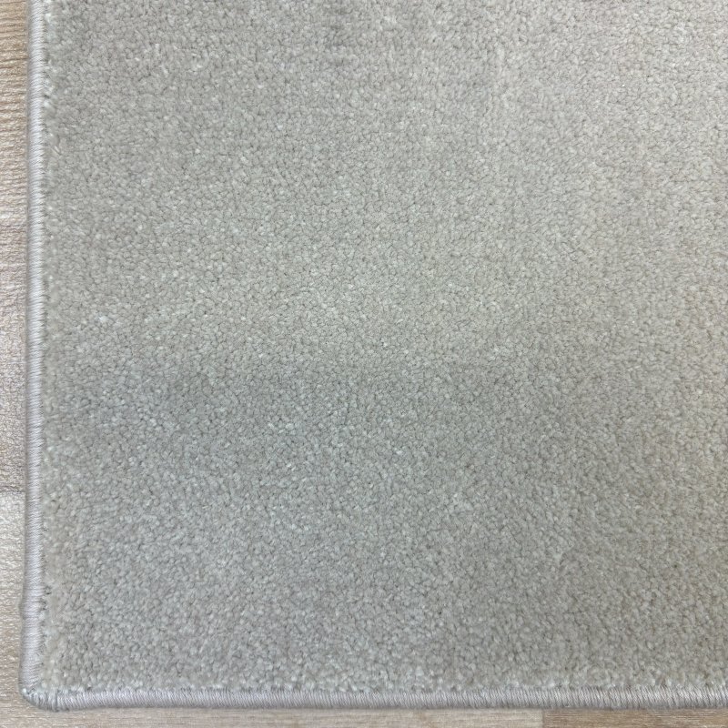 Tapis sur mesure très doux beige effet viscose 100% polyamide