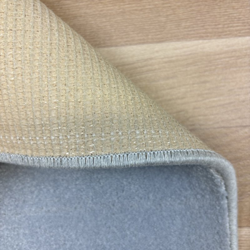 Tapis sur mesure très doux gris clair effet viscose 100% polyamide