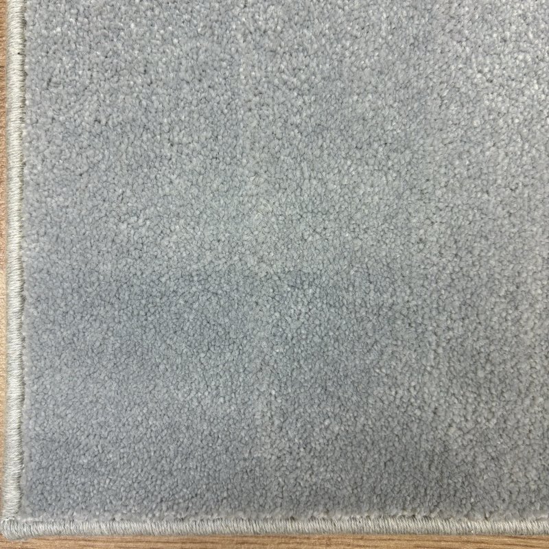 Tapis sur mesure très doux gris clair effet viscose 100% polyamide