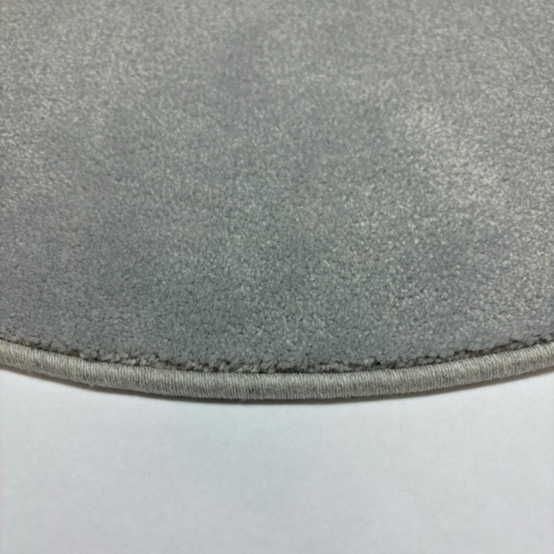 Tapis sur mesure très doux rond gris clair effet viscose en polyamide