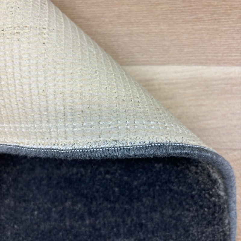 Tapis sur mesure très doux rond gris anthracite effet viscose en polyamide