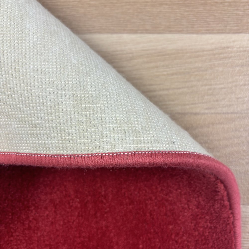 Echantillon tapis sur mesure ANITA finition surjet
