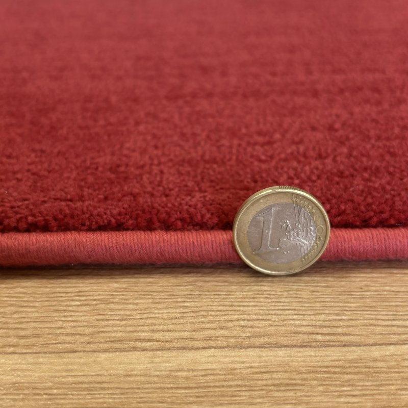 Tapis sur mesure rond très doux rouge en polyamide